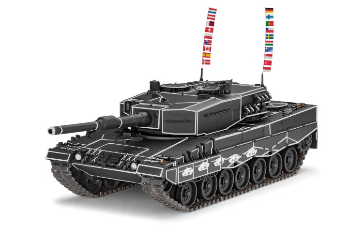 1:35 Revell 03368 Leopard 2A4 &ndash; 40th Anniversary &ndash; Special Decoration &ndash; German Tank - Rev03368 2a - REV03368