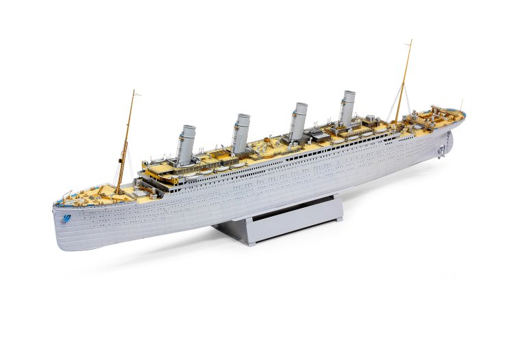 1:400 Revell 05243 R.M.S. Titanic &ndash; Olympic-Class Ocean Liner &ndash; Platinum Edition &ndash; British Passenger Ship - Rev05243 2 - REV05243
