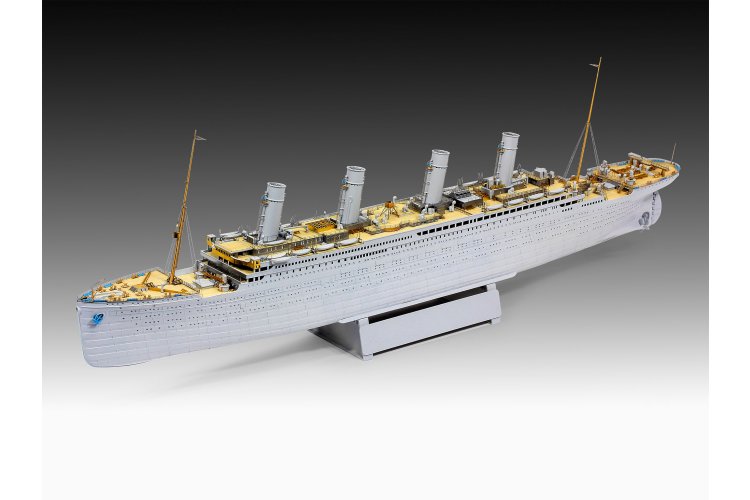 1:400 Revell 05243 R.M.S. Titanic &ndash; Olympic-Class Ocean Liner &ndash; Platinum Edition &ndash; British Passenger Ship - Rev05243 7 - REV05243