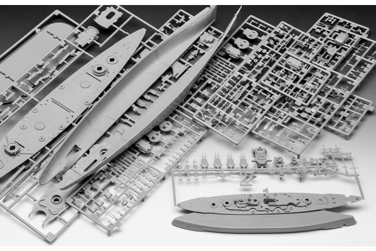 1:700 & 1:1200 Revell Bismarck Ships Gift Set - Model Kit