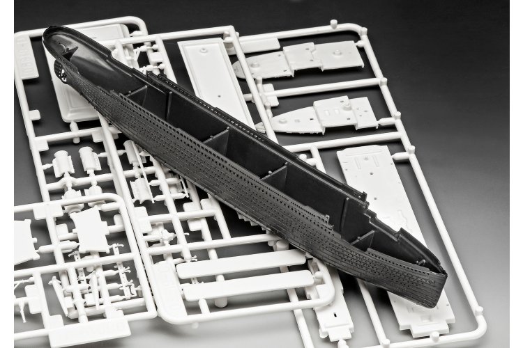 1:1200 Revell 05806 RMS Queen Elizabeth 2 - Ocean Liner - Rev05806 3 - REV05806