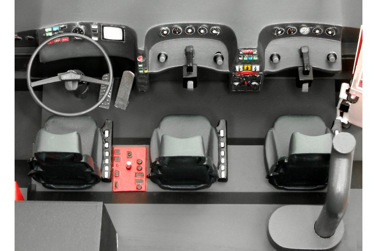 1:24 Revell 07747 GFLF Simba 8x8 &ndash; Airport Fire Truck - Rev07747 8 - REV07747