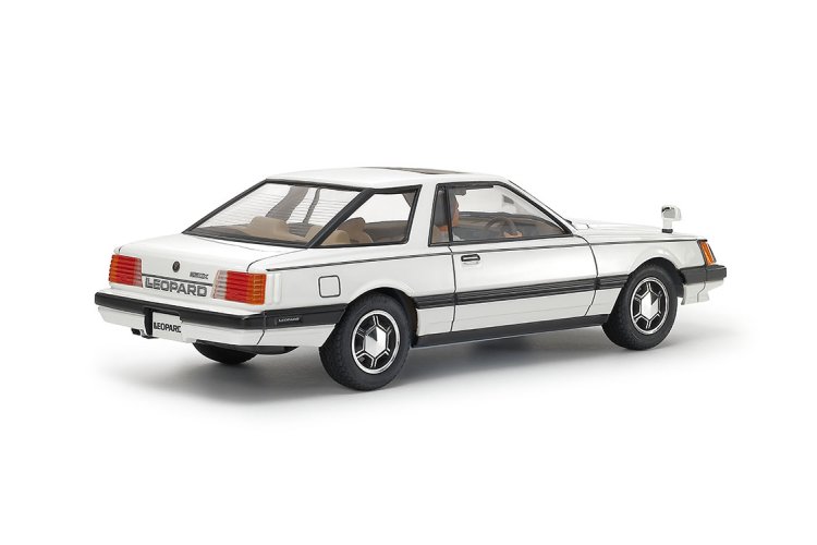 1:24 Tamiya 24378 Nissan Leopard 2-Door Hardtop 280X SF-L - Japanse Klassieke Luxeauto - Tam24378 3 - TAM24378