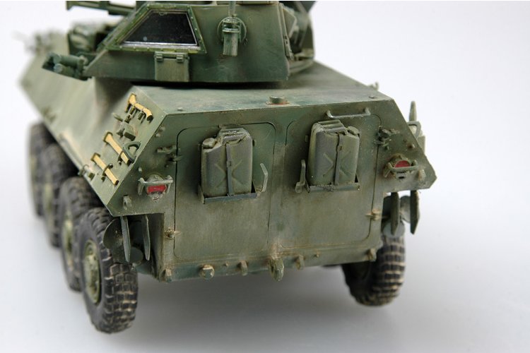1:35 Trumpeter 00393 USMC LAV-AD - Light Armored Vehicle-Air Defense - Amerikaans Luchtafweervoertuig - Tru00393 11 - TRU00393