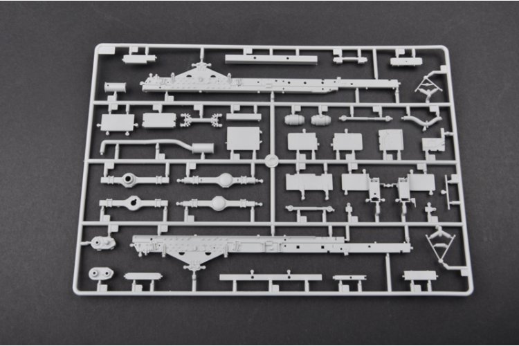 1:35 Trumpeter 01007 M1083 FMTV Standard Cargo Truck - Amerikaanse Militaire Vrachtwagen - Tru01007 12 - TRU01007