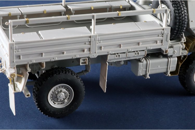 1:35 Trumpeter 01097 M1078A1P2 LMTV - Amerikaanse Militaire Truck - Tru01097 10 - TRU01097