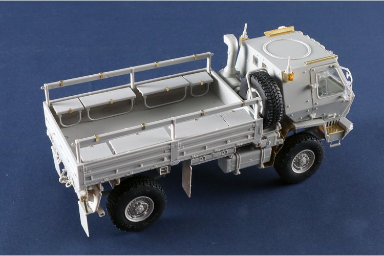 1:35 Trumpeter 01097 M1078A1P2 LMTV - Amerikaanse Militaire Truck - Tru01097 7 - TRU01097