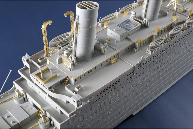 1:200 Trumpeter 03721 HMHS Britannic - Britse Olympic-klasse Hospitaalschip WWI - Passagiersschip - Tru03721 10 - TRU03721
