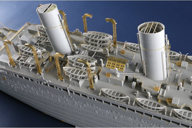 1:200 Trumpeter 03721 HMHS Britannic - Britse Olympic-klasse Hospitaalschip WWI - Passagiersschip - Tru03721 7 - TRU03721