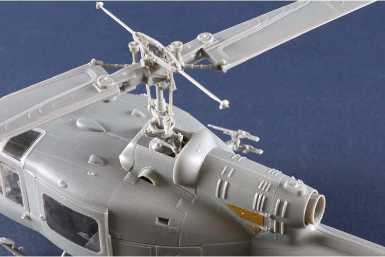 1:35 Trumpeter 05112 UH-1B Huey Gunship - Amerikaanse Militaire Helikopter - Tru05112 11 - TRU05112