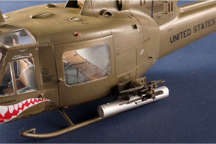1:35 Trumpeter 05112 UH-1B Huey Gunship - Amerikaanse Militaire Helikopter - Tru05112 30 - TRU05112