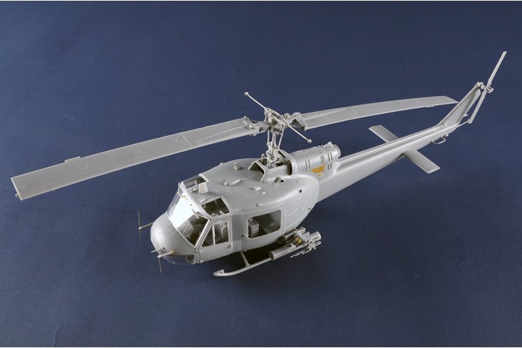 1:35 Trumpeter 05112 UH-1B Huey Gunship - Amerikaanse Militaire Helikopter - Tru05112 7 - TRU05112