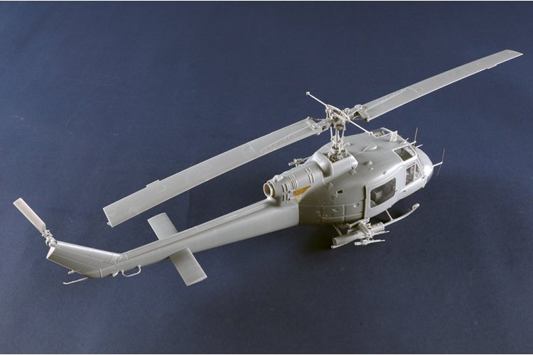 1:35 Trumpeter 05112 UH-1B Huey Gunship - Amerikaanse Militaire Helikopter - Tru05112 8 - TRU05112