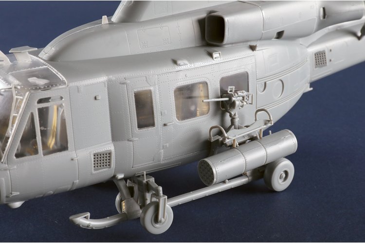 1:35 Trumpeter 05118 Bell UH-1Y Venom &ndash; American Military Helicopter - Tru05118 13 - TRU05118