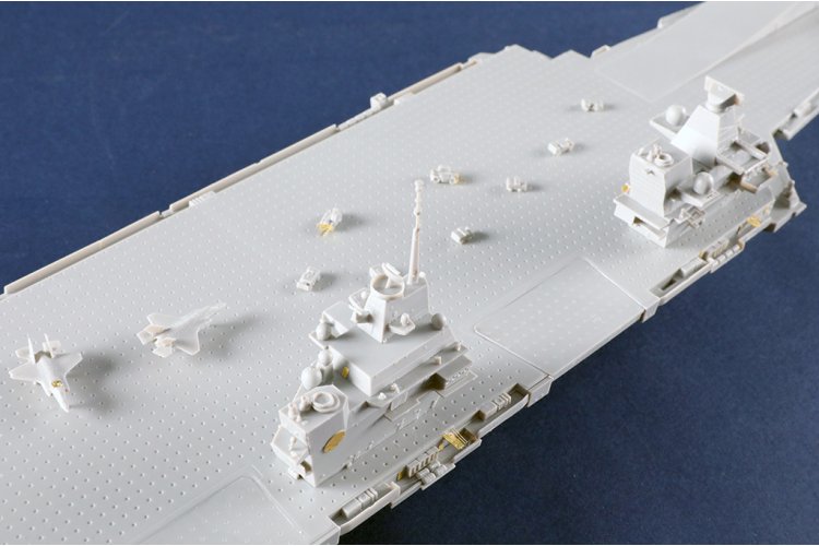 1:700 Trumpeter 06751 HMS Queen Elizabeth - Queen Elizabeth-klasse - Brits Vliegdekschip - Tru06751 8 - TRU06751