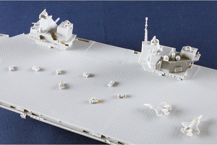 1:700 Trumpeter 06751 HMS Queen Elizabeth - Queen Elizabeth-klasse - Brits Vliegdekschip - Tru06751 9 - TRU06751