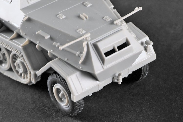 1:72 Trumpeter 07404 Sd.Kfz.8 Armored 12t Half-Track - Military Vehicle - Tru07404 8 - TRU07404