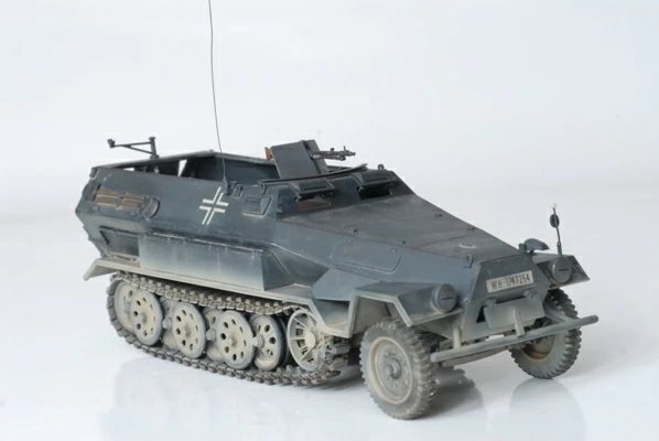 1:35 Zvezda 3572 Duitse Personnel Carrier Sd.Kfz. 251/1 Ausf. B - Zvz3572 4 - ZVZ3572