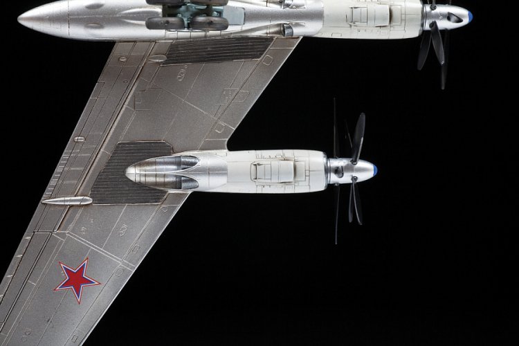 1:144 Zvezda 7038 Russian Strategic Bomber Tu-95MS - Bear - Zvz7038 4 - ZVZ7038