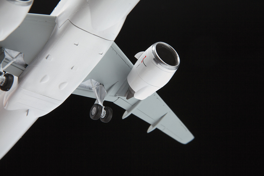 1:144 Zvezda 7043 Airbus A321neo Plane